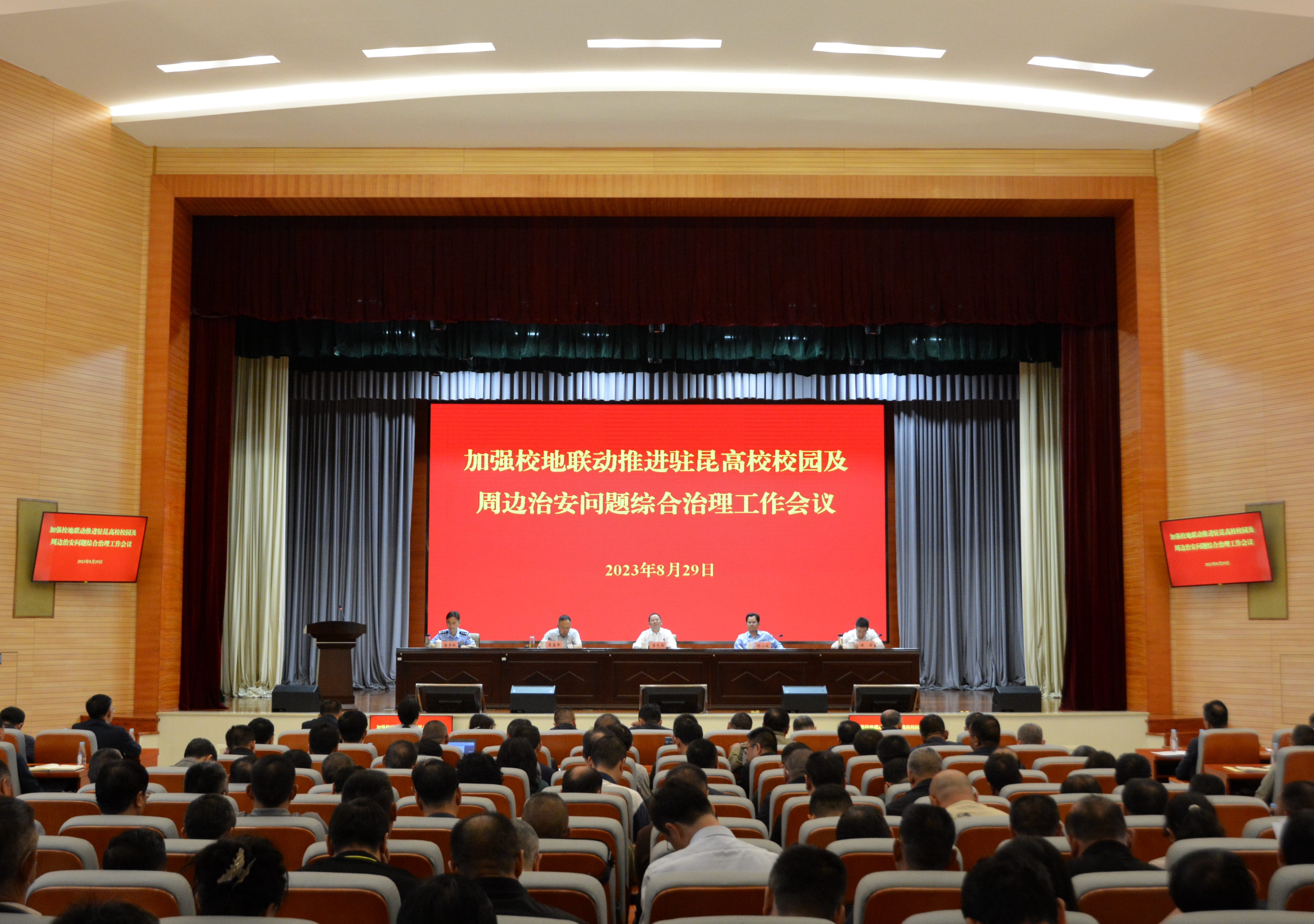 �ӏ�(qi��ng)У��(li��n)��(d��ng) ���M(j��n)�v����УУ�@����߅�ΰ���(w��n)�}�C������������(hu��)�h���_(k��i)