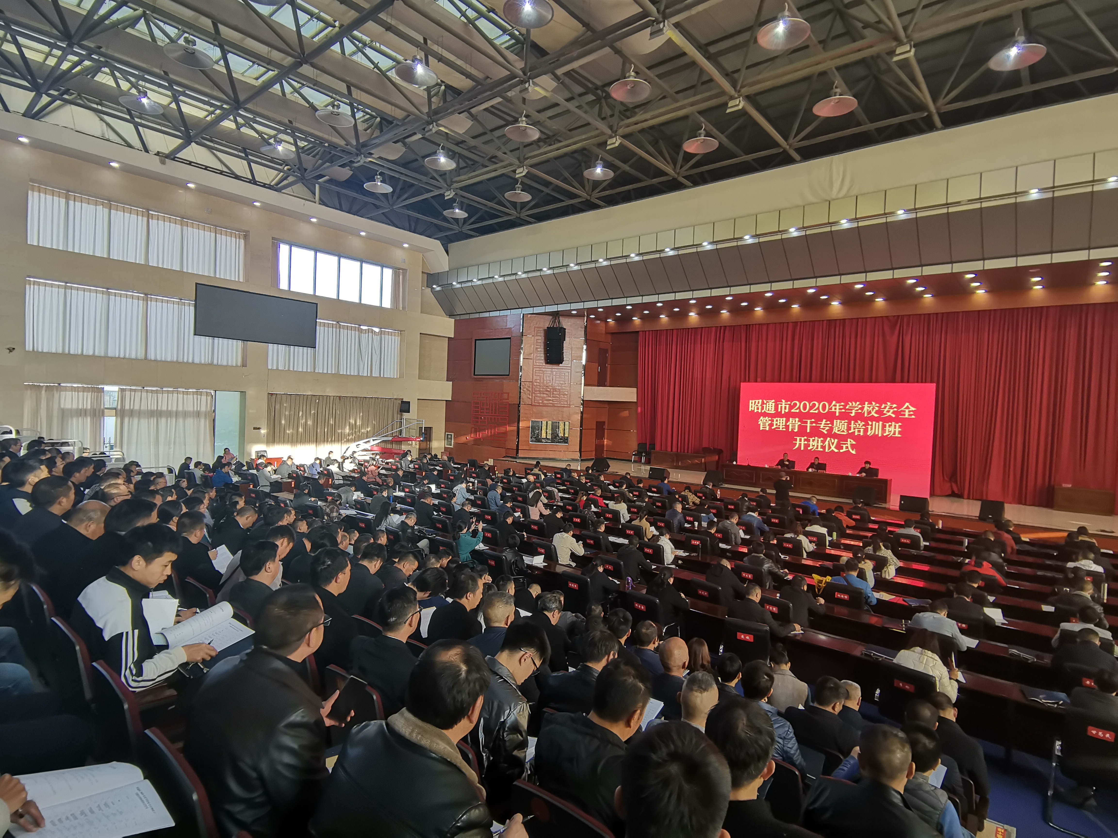 ��ͨ��2020��W(xu��)У��ȫ�����ǸɌ�(zhu��n)�}��Ӗ(x��n)��